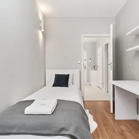 Futuria Maslicka With Free Garage By Renters Вроцлав