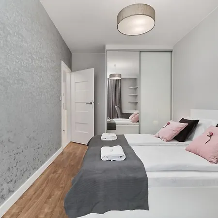 Lägenhet Futuria Maslicka With Free Garage By Renters Wrocław
