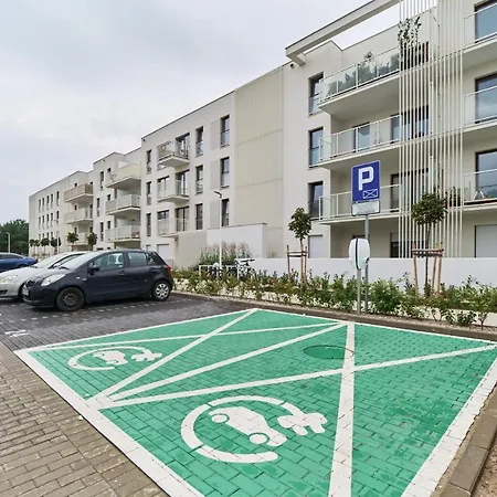 Futuria Maslicka With Free Garage By Renters Lägenhet Wrocław