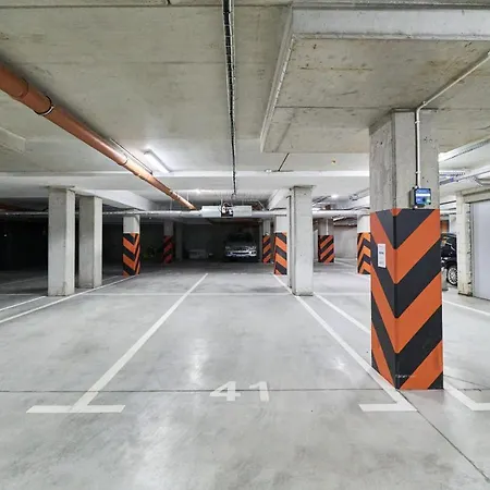 Futuria Maslicka With Free Garage By Renters Wrocław