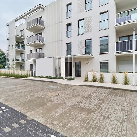 Futuria Maslicka With Free Garage By Renters Lägenhet
